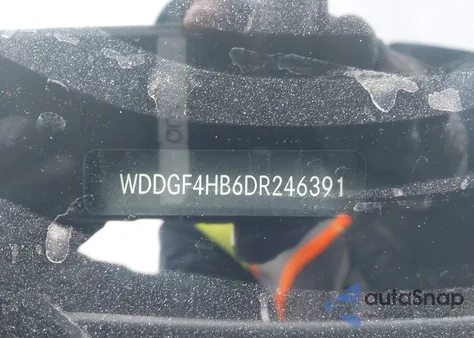 2013 Mercedes-Benz C 250 Sport z USA, uszkodzony, nr VIN WDDGF4HB6DR246391